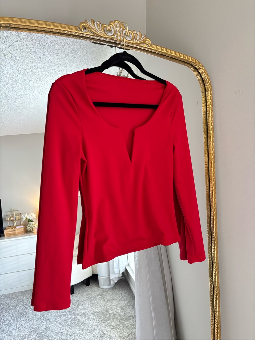 Vestido's Red Women's Long-Sleeve V-Neck Top